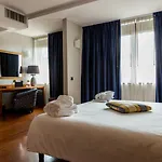 Palace 4*