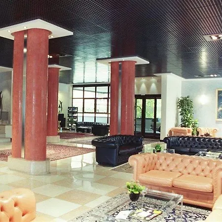 酒店 Palace